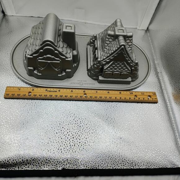 Nordic Ware Gingerbread House Duet Pan Cast Aluminum 5-Cup Holiday Bake - Picture 12 of 13